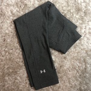Cropped grey Under Armour leggings